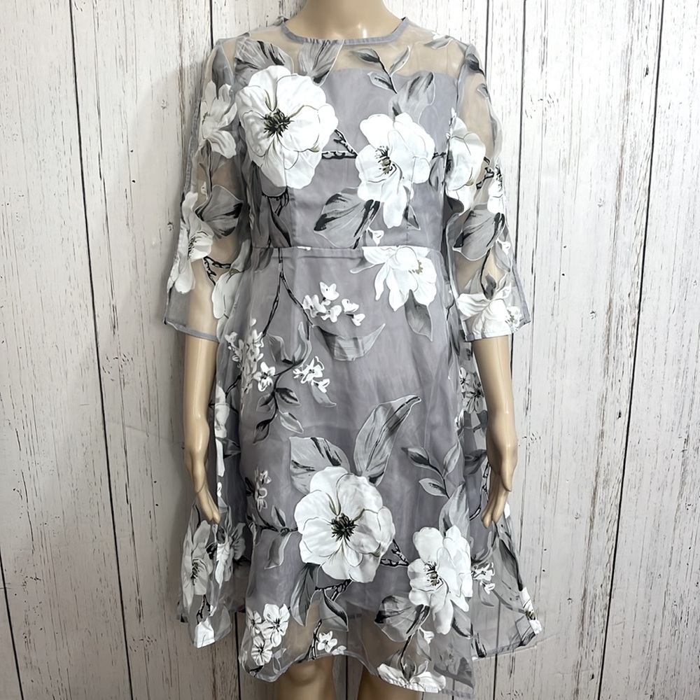 Gray and white floral print fit & flare dress Size Small
